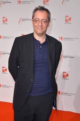 Rainald Grebe Ankunft Deutscher Musikautorenpreis im Hotel Ritz-Carlton in Berlin, am 30.03.2017