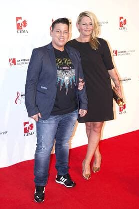Kerstin Ott mit ihrer Partnerin Carolina bei der 9. Verleihung des Deutschen Musikautorenpreises 2017 im Hotel Ritz Carlton. Berlin, 30.03.2017 Foto:xK.xWernerx xFuturexImage