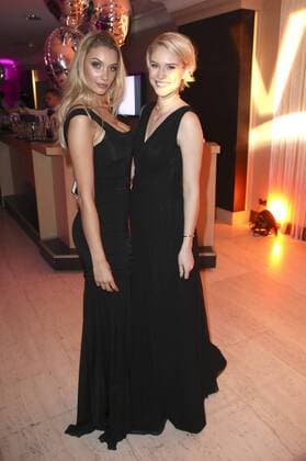 Kim Hnizdo und Schwester Nina Hnizdo bei der 4. Verleihung des Deutschen Kosmetikpreises Gloria 2017 im Hilton Düsseldorf. Düsseldorf, 31.03.2017 Foto:xS.xGabschx xFuturexImage