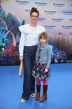 Katrin Wrobel und ihre Tochter Louisa Katharina bei der Film Premiere von Die Schlümpfe - Das verlorene Dorf am 2.04.2017 in Berlin Die Schluempfe - Das verlorene Dorf Filmpremiere in Berlin, 2017 