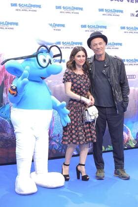 Viktoria Lauterbach, Heiner Lauterbach Ankunft am Blauen Teppich zur Deutschlandpremiere des Animationsfilmes, Die Schluempfe, das verlorene Dorf im Cinestar im Sony Center in Berlin, am 02.04.2017