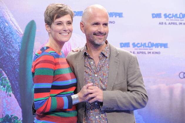 Christoph Maria Herbst mit Ehefrau Gisi Herbst Ankunft am Blauen Teppich zur Deutschlandpremiere des Animationsfilmes, Die Schluempfe, das verlorene Dorf im Cinestar im Sony Center in Berlin, am 02.04.2017