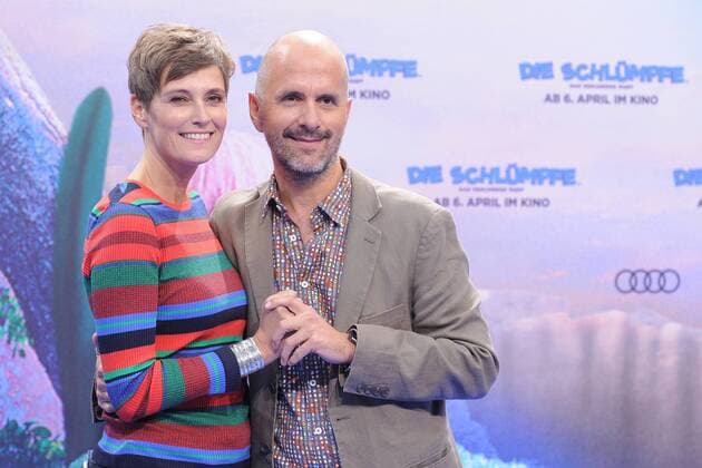 Christoph Maria Herbst mit Ehefrau Gisi Herbst Ankunft am Blauen Teppich zur Deutschlandpremiere des Animationsfilmes, Die Schluempfe, das verlorene Dorf im Cinestar im Sony Center in Berlin, am 02.04.2017