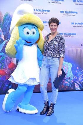 Jasmin Gerat Ankunft am Blauen Teppich zur Deutschlandpremiere des Animationsfilmes, Die Schluempfe, das verlorene Dorf im Cinestar im Sony Center in Berlin, am 02.04.2017