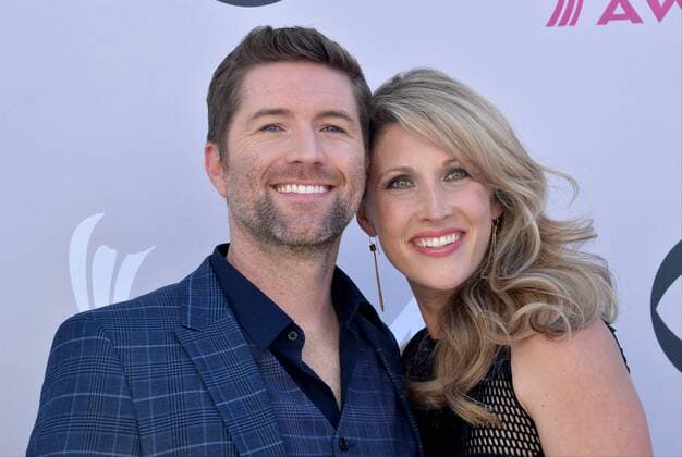 Singer Josh Turner (L) and Jennifer Ford attend the 52nd annual Academy of Country Music Awards held at T-Mobile Arena in Las Vegas, Nevada on April 2, 2017. The show will be telecast live on CBS.  LVP20170402270 JIMxRUYMEN