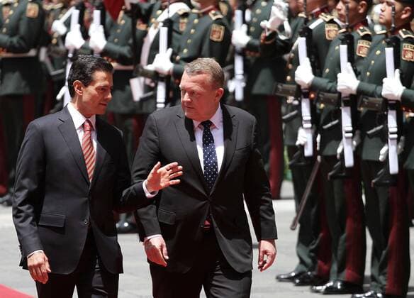 Nieto empfängt Rasmussen in Mexiko Stadt Mexico s President Enrique Pena Nieto (L) welcomes Danish Prime Minister Lars Lokke Rasmussen befor a signing ceremony of bilateral agreements followed by a press conference at the National Palace in Mexico City, Mexico, 03 April 2017. MEXICO S PRESIDENT PENA NIETO RECEIVES DANISH PRIME MINISTER RASMUSSEN !ACHTUNG: NUR REDAKTIONELLE NUTZUNG!  Copyright: xMarioxGuzmánx MEX008 20170404-636268621262420943