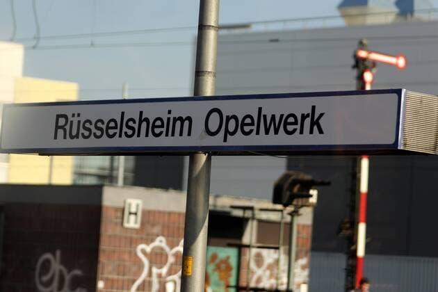 31.03.2017 Rüsselsheim Symbolbilder S-Bahnstation Rüsselsheim Opelwerk Adam Opel AG