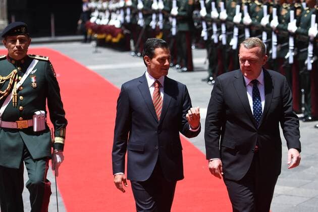 Nieto empfängt Rasmussen in Mexiko Stadt April 3, 2017 - Mexico City, Mexico Mex - Prime Minister of Denmark Lars LoÂ¸kke Rasmussen and President of Mexico Enrique Pena Nieto are seen walking on red carpet during welcoming ceremony at National Palace on April 03, 2017 in Mexico City, Mexico Mexico City Mexico Mex  - ZUMAn230 20170403_zaa_n230_129 Copyright: xCarlosxTischlerx