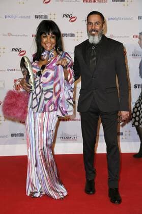 Tracie Mayer mit Begleitung bei der 12. Verleihung des PRG Live Entertainment Award in der Festhalle Frankfurt. Frankfurt am Main, 03.04.2017 Foto:xS.xGabschx xFuturexImage