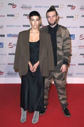 Alina Süggeler und Andi Weizel von Frida Gold bei der 12. Verleihung des PRG Live Entertainment Award in der Festhalle Frankfurt. Frankfurt am Main, 03.04.2017 Foto:xS.xGabschx xFuturexImage