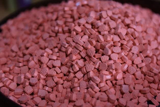 Deutschland, Koeln, 04.04.2017 Jahresbilanz des Zolls fuer 2016 Foto: In 2016 beschlagnahmte der Zoll insgesamt 1.894.680 Stueck Amphetaminderivate (hier Ecstasy-Pillen) Zolljahrespressekonferenz