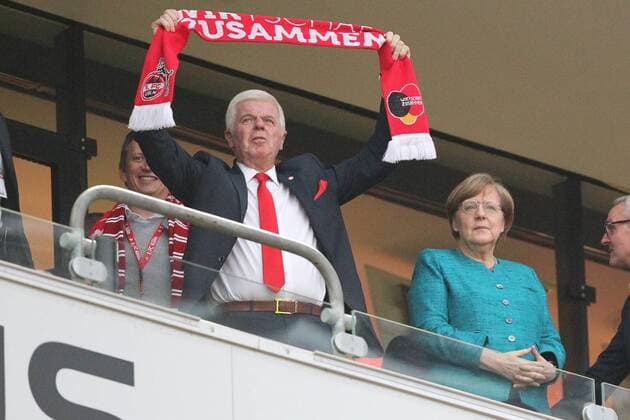 Fußball 1. Bundesliga 27. Spieltag 1. FC Köln - Eintracht Frankfurt am 04.04.2017 im RheinEnergieStadion in Köln Bundeskanzlerin Angela Merkel auf der Ehrentribüne Foto: osnapix 1. FC Köln - Eintracht Frankfurt MH