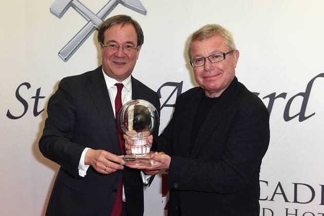 12. Steiger Award am 25.03.2017 in der Zeche Hansemann in Dortmund Armin Laschet, links - Daniel Libeskind, rechts xRx