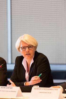 stefan-zeitz.de, 06.04.2017, Berlin, Deutschland, GER, Berliner Abgeordnetenhaus, Berlin bekommt als erstes Bundesland ein Radgesetz, Pressekonferenz , Senatorin Regine Günther