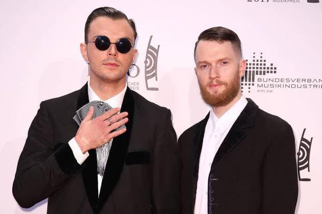 Hurts , das Duo mit Theo Hutchcraft und Adam Anderson bei der Verleihung vom Echo am 06.04.2017 in Berlin Echo Verleihung 2017 in Berlin 