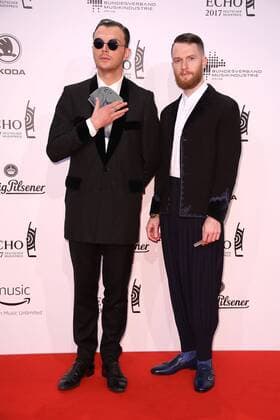 Hurts , das Duo mit Theo Hutchcraft und Adam Anderson bei der Verleihung vom Echo am 06.04.2017 in Berlin Echo Verleihung 2017 in Berlin 