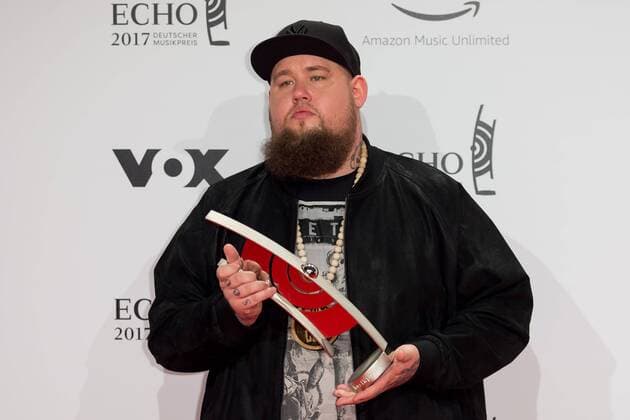 Berlin, Germany 06.04.2017, Echo 2017 Deutscher Musikpreis, Rag ™n™ Bone Man, Rory Graham mit dem Echo ( DeFodi001