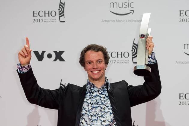 Bilder des Tages Berlin, Germany 06.04.2017, Echo 2017 Deutscher Musikpreis, DJ, Frans Zimmer, Alle Farben, mit dem Echo in der Kategorie Dance national ( DeFodi001