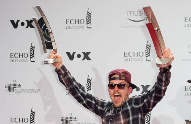 Berlin, Germany 06.04.2017, Echo 2017 Deutscher Musikpreis, Jan Delay mit dem Echos, Echo ( DeFodi001