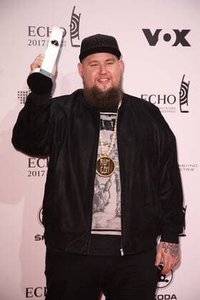 Preisträger Rag n Bone Man bei der Verleihung vom Echo am 06.04.2017 in Berlin Echo Verleihung 2017 in Berlin- Preistraeger - Gewinner Photocall 