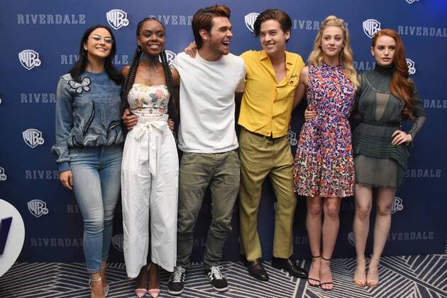 April 6, 2017 - Mexico City, Mexico - (L toR) Camila Mendes, Ashleigh Murray, KJ Apa, Cole Sprouse, Lili Reinhart, Madelaine Petsch poses during a photocall to promote Riverdale Tv Series at Four Season Hotel on April 06, 2017 in Mexico City, Mexico Mexico City Mexico  - ZUMAn230 20170406_zaa_n230_284 Copyright: xCarlosxTischlerx