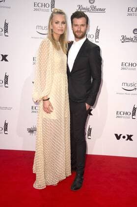 Carolin Niemczyk und Daniel Grunenberg (Glasperlenspiel) bei der 26. Verleihung des Deutschen Musikpreises Echo 2017 in der Messe Berlin. Berlin, 06.04.2017 Foto:xF.xKernx xFuturexImage