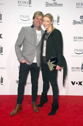 Steve Norman (Spandau Ballet) mit Freundin Sabrina bei der 26. Verleihung des Deutschen Musikpreises Echo 2017 in der Messe Berlin. Berlin, 06.04.2017 Foto:xF.xKernx xFuturexImage