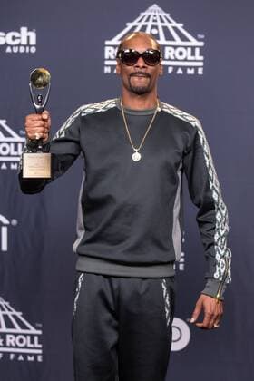 April 7, 2017 - Brooklyn, New York, U.S - Rapper SNOOP DOGG (CALVIN BROADUS JR.) walks the red carpet at Barclay s Center during the Hall of Fame Induction ceremony in Brooklyn, New York Brooklyn U.S. - ZUMAs135 20170407_zap_s135_016 Copyright: xDanielxDeSloverx