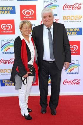 RADIO REGENBOGEN AWARD 2017. Hans Meiser mit Begleitung anläßlich der Verleihung des Medienpreises aus Baden-Württemberg Radio Regenbogen Award am 07.04.2017 im Europapark Rust.