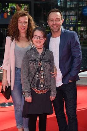 Aleksandar Jovanovic mit Ehefrau Aleksandar Jovanovic und Tochter Luna Jovanovic bei der Weltpremiere des Kinofilms Conni & Co 2 im CineStar IMAX im Sony Center in Berlin am 09.04.2017