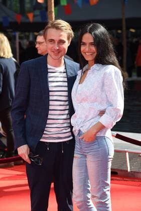 Constantin von Jascheroff mit Freundin Haleh Esbak bei der Weltpremiere des Kinofilms Conni & Co 2 im CineStar IMAX im Sony Center in Berlin am 09.04.2017