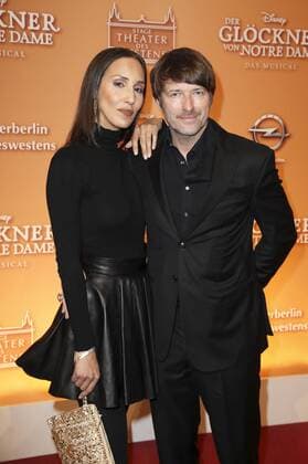 Bruno Eyron mit Freundin Friederike Dirscherl bei der Premiere des Disney Musicals Der Glöckner von Notre Dame im Stage Theater des Westens. Berlin, 19.02.2017 Foto:xS.xGabschx xFuturexImage