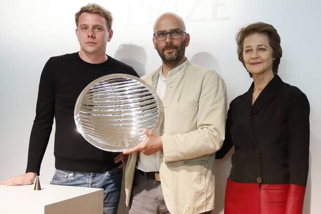German artist Ernst Gamperl (C) poses next to British actress Charlotte Rampling (R) and Loewe creative designer Jonathan Anderson, from Northern Ireland, after he received the Loewe Foundation Craft Prize for his work Tree of Life , during a ceremony in Madrid, Spain, 10 April 2017. LOEWE FOUNDATION CRAFT PRIZE !ACHTUNG: NUR REDAKTIONELLE NUTZUNG!  Copyright: xFernandoxAlvaradox GRA241 20170410-636274395607405649
