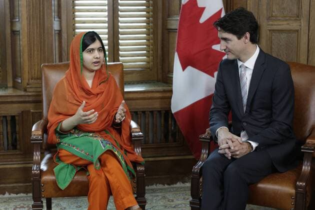 Berühmte Feministinnen, Malala Yousafzai Themen der Woche Bilder des Tages (170412) -- OTTAWA, April 12, 2017 -- Nobel Prize laureate and newly designated UN Messenger of Peace Malala Yousafzai (L) speaks during the meeting with Canadian Prime Minister Justin Trudeau in Ottawa, capital of Canada, on April 12, 2017. Nobel Prize laureate and newly designated UN Messenger of Peace Malala Yousafzai from Pakistan Wednesday addressed the Canadian parliament after accepting a honorary Canadian citizenship from Canadian Prime Minister Justin Trudeau. ) CANADA-OTTAWA-MALALA-HONORARY CANADIAN CITIZENSHIP DavidxKawai 