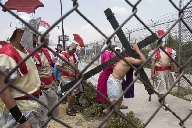 Prisioners of the David Franco Rodriguez Penitentiary Center (CPDR), known as Mil Cumbres , participate in the representation of the Passion of Christ in Morelia, Mexico, on 14 April 2017. Good Friday celebration in Morelia !ACHTUNG: NUR REDAKTIONELLE NUTZUNG!  Copyright: xLuisxEnriquexGranadosx MEX24 20170414-636278101761451173