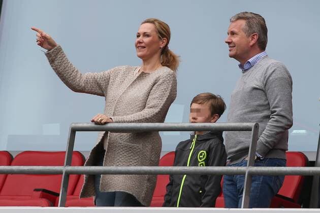 Bilder des Tages Hannover, Derby: 96 gegen Braunschweig in der HDI Arena, Ex Bundespräsident Christian Wulff mit Gattin Bettina und Sohn Linus Florian, in der Roßmann Loge,