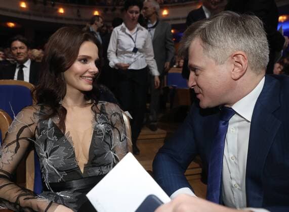 MOSCOW, RUSSIA - APRIL 19, 2017: Russian actress Yelizaveta Boyarskaya (L) and Alexander Kibovsky, head of Moscow s Department of Culture, talk ahead of the 2017 Golden Mask award ceremony at the Stanislavsky and Nemirovich-Danchenko Moscow Music Theatre. Valery Sharifulin TASS  TS048DA2