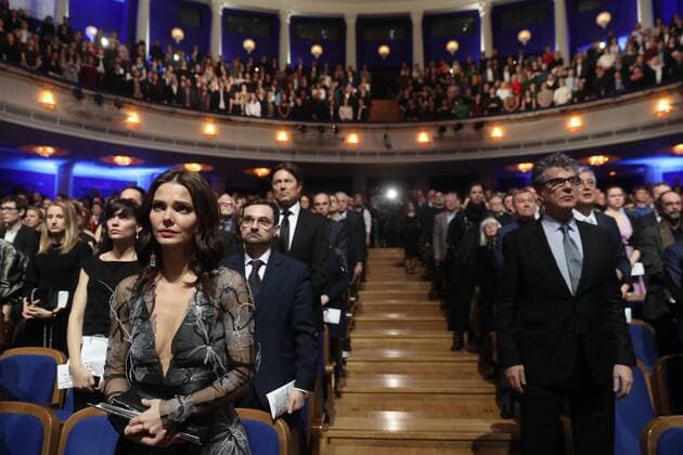 MOSCOW, RUSSIA - APRIL 19, 2017: A minute s silence held in memory of Russian actor Georgy Taratorkin, who was the president of the Golden Mask festival and award since its establishment, during the 2017 Golden Mask award ceremony at the Stanislavsky and Nemirovich-Danchenko Moscow Music Theatre. Valery Sharifulin TASS  TS048DC7