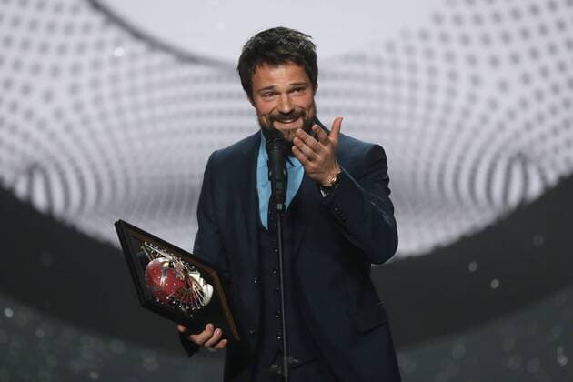 MOSCOW, RUSSIA - APRIL 19, 2017: Russian actor Danila Kozlovsky accepts an award for Drama Best Actor for Hamlet, Maly Drama Theatre - Theatre of Europe, St Petersburg, at the 2017 Golden Mask award ceremony at the Stanislavsky and Nemirovich-Danchenko Moscow Music Theatre. Valery Sharifulin TASS  TS048DFF