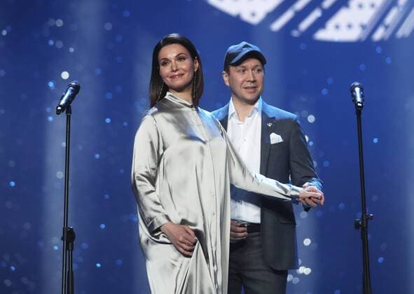 MOSCOW, RUSSIA - APRIL 19, 2017: Russian actress Alexandra Ursulyak (L) and Theatre of Nations Artistic Director Yevgeny Mironov at the 2017 Golden Mask award ceremony at the Stanislavsky and Nemirovich-Danchenko Moscow Music Theatre. Valery Sharifulin TASS  TS048E09