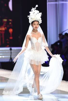 April 19, 2017 - Shenzhen, Shenzhen, China - Shenzhen, CHINA-April 19 2017: (EDITORIAL USE ONLY. CHINA OUT) A model presents one piece of Oleno creation during the 2017 China (Shenzhen) International Brand Underwear Fair in south China s Shenzhen, April 19th, 2017. Shenzhen China  - ZUMAs145 20170419_zaa_s145_208 Copyright: xOuxJinweix