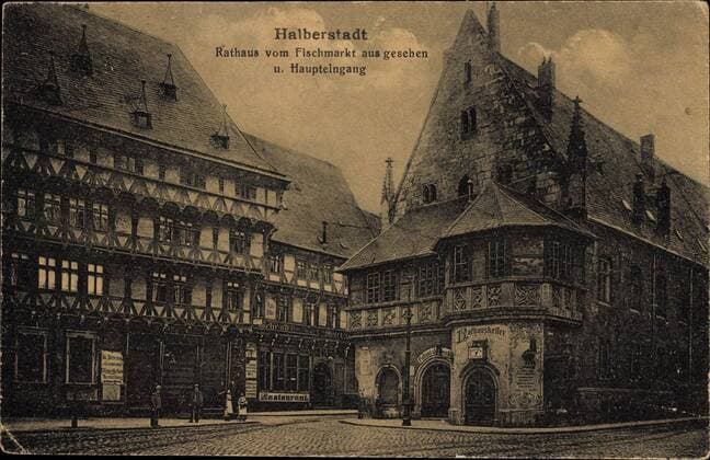 Halberstadt in Sachsen Anhalt, Rathaus vom Fischmarkt aus gesehen