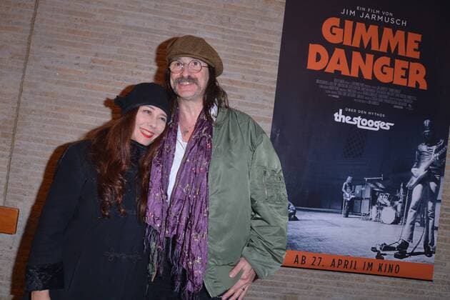 Danielle de Picciotto, Alexander Hacke, Einstuerzende Neubauten Ankunft Iggy POPs Birthday Bash zum Konzert Kinofilm GIMME DANGER im KIno International in Berlin am 20.04.2017