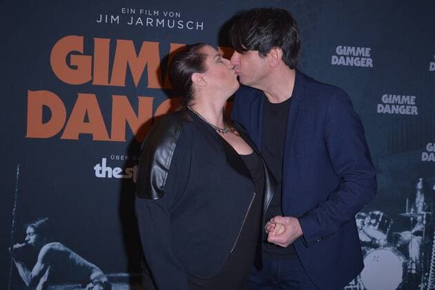 Eric Benson, Ehefrau Sandrina Koemm-Benson Ankunft Iggy POPs Birthday Bash zum Konzert Kinofilm GIMME DANGER im KIno International in Berlin am 20.04.2017