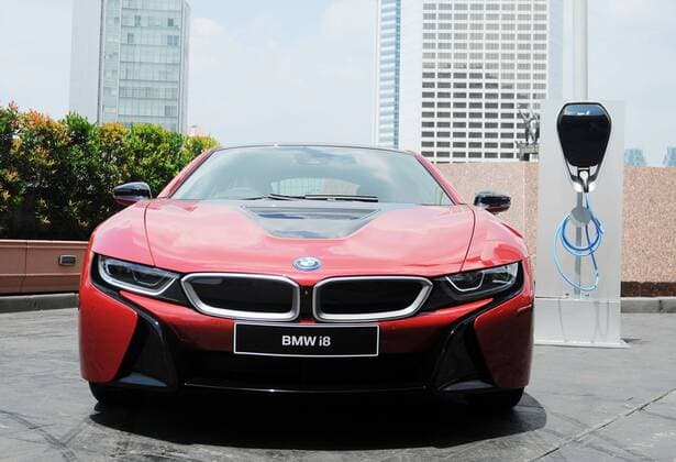 April 20, 2017 - Jakarta, Jakarta, Indonesia - A BMW i8 is seen on the street in Jakarta, Indonesia, on April 20, 2017. BMW i8 Protonic Red Edition is the only unit in Indonesia will be submitted to the first owner. This model was created BMW in exclusive hybrid car performance each country only gets a share of one unit. Jakarta Indonesia  - ZUMAn230 20170420_zaa_n230_241 Copyright: xDasrilxRoszandix