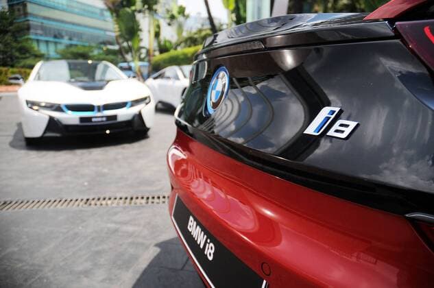 April 20, 2017 - Jakarta, Jakarta, Indonesia - A BMW i8 is seen on the street in Jakarta, Indonesia, on April 20, 2017. BMW i8 Protonic Red Edition is the only unit in Indonesia will be submitted to the first owner. This model was created BMW in exclusive hybrid car performance each country only gets a share of one unit. Jakarta Indonesia  - ZUMAn230 20170420_zaa_n230_251 Copyright: xDasrilxRoszandix