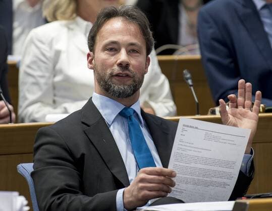 Haushaltsdebatte im Landtag Rheinland-Pfalz Jan Bollinger, Parlamentarischer Geschäftsführer und wirtschaftspolitischer Sprecher der AFD (Alternative für Deutschland) im rheinland-pfälzischen Landtag, aufgenommen am Freitag (24.03.2017) während der Debatte zum Landeshaushaltsgesetz 2017 2018. Foto: Torsten Silz Mainz Rheinland-Pfalz Deutschland