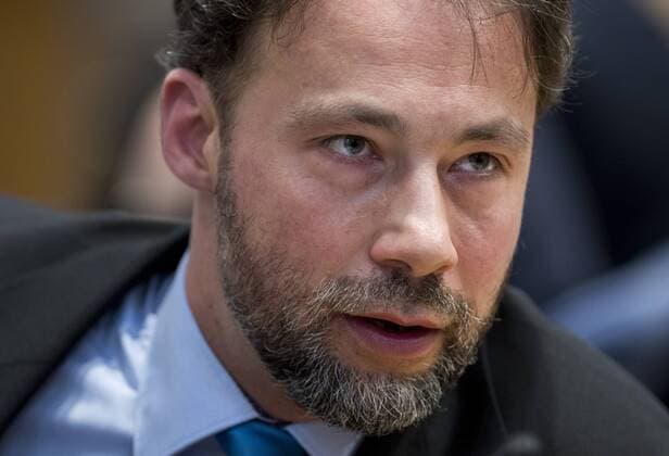 Haushaltsdebatte im Landtag Rheinland-Pfalz Jan Bollinger, Parlamentarischer Geschäftsführer und wirtschaftspolitischer Sprecher der AFD (Alternative für Deutschland) im rheinland-pfälzischen Landtag, aufgenommen am Freitag (24.03.2017) während der Debatte zum Landeshaushaltsgesetz 2017 2018. Foto: Torsten Silz Mainz Rheinland-Pfalz Deutschland