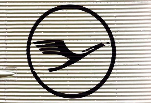 Muenchen THEMENBILD - das Logo der deutschen Fluglinie Lufthansa auf dem Seitenruder einer Junkers Ju 52, aufgenommen am 13. April 2017, Flughafen Muenchen, Deutschland the logo of the German airline Lufthansa on the rudder of a Junkers Ju 52 at the Munich Airport, Germany on 2017 04 13.  EP_fei
