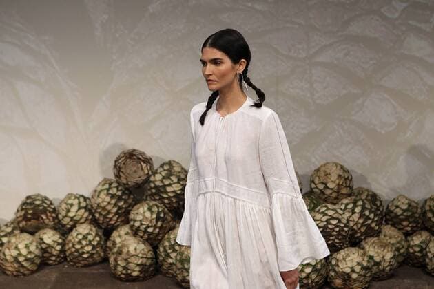 A model presents the creations of Mexican designer Francisco Cancino Yakampot during the third day of the Mexico Mercedes Benz Fashion Week in Mexico City, Mexico, 25 April 2017. MERCEDES BENZ FASHION WEEK IN MEXICO !ACHTUNG: NUR REDAKTIONELLE NUTZUNG!  Copyright: xAlexxCruzx CMX003 20170425-636287507293167633